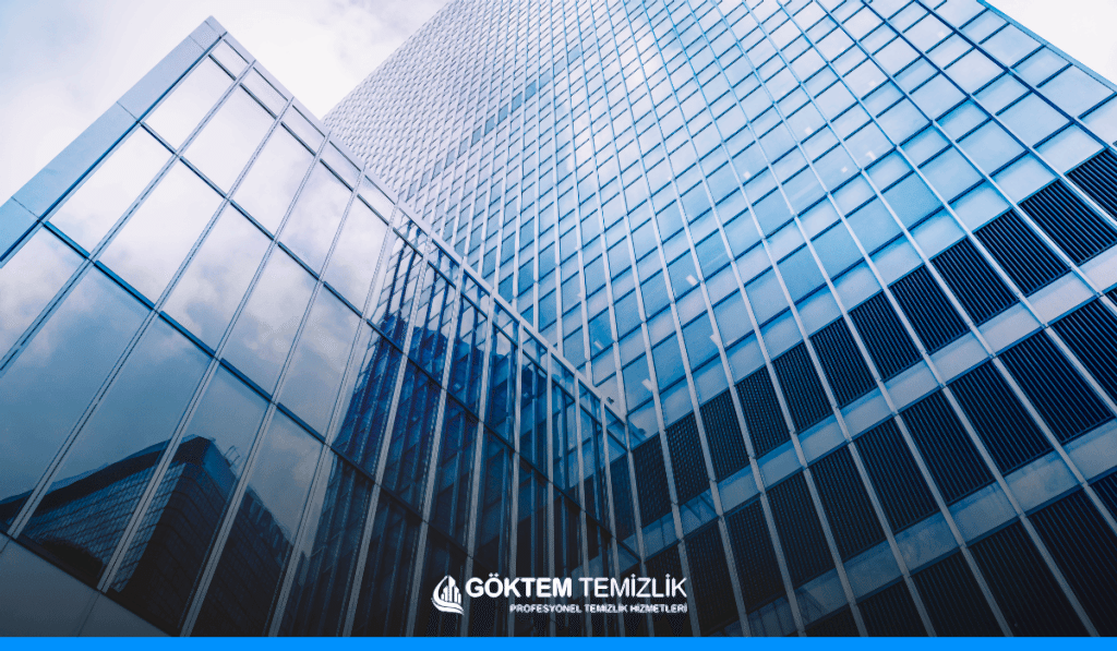 Dış Cephe Cam Temizliğinde Kullanılan Ekipmanlar ve Teknolojiler